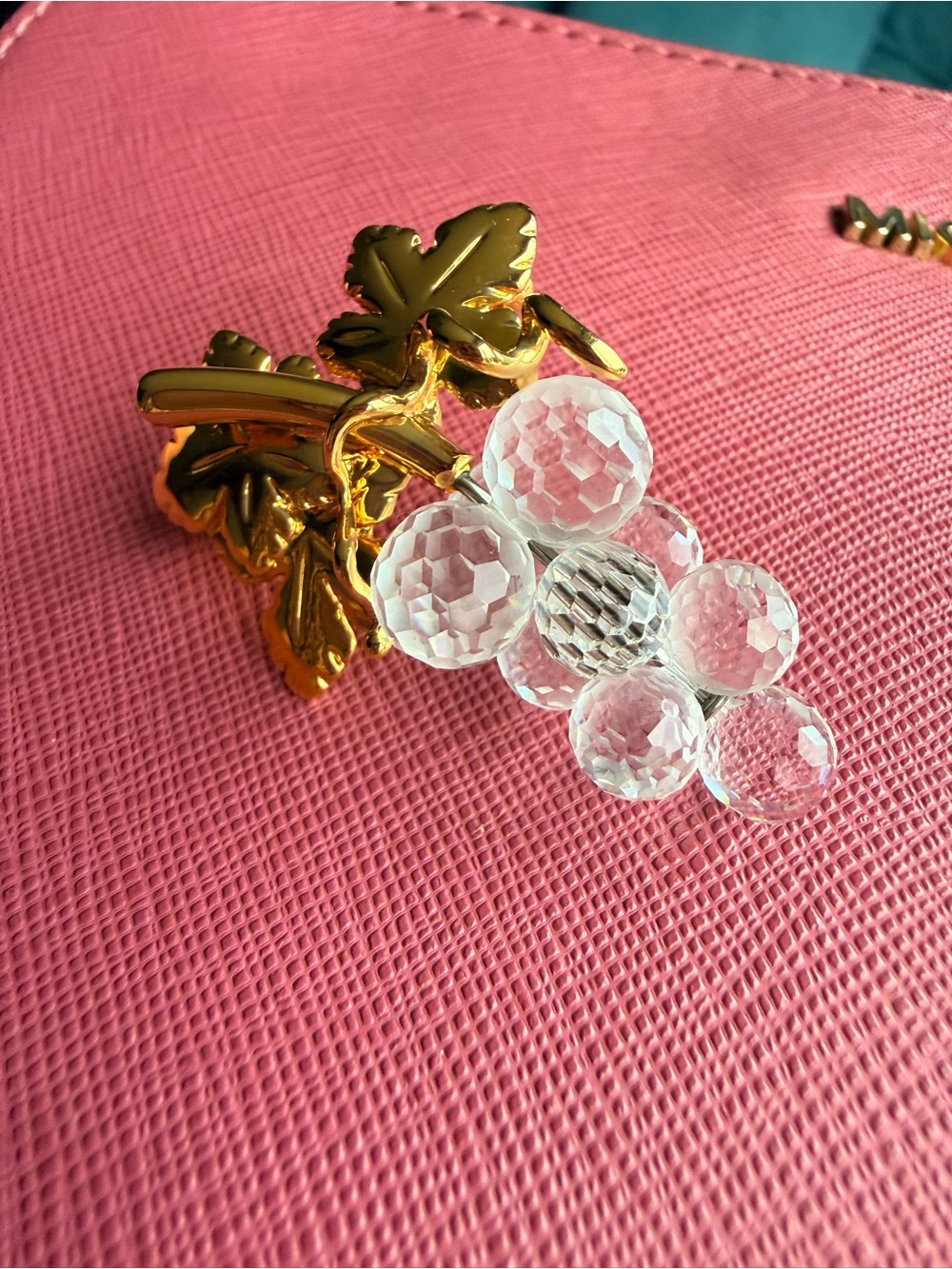 ✨ Vintage Swarovski Crystal Memories Grape Brooch – Original Box